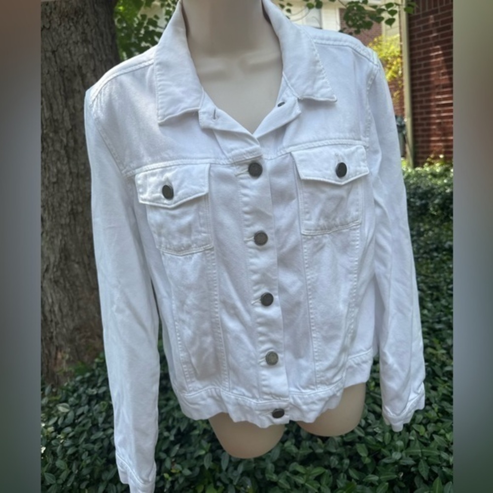 ▶️ Paige ◀️ Vivienne Denim Soft  Flexible  Lightweight Jean jacket.